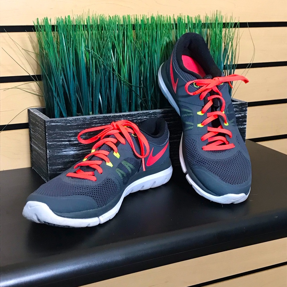 Nike flex sneakers